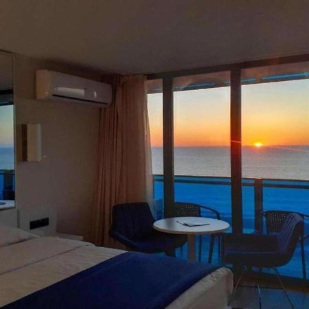 Апартаменты Holiday In Orbi Батуми Экстерьер фото